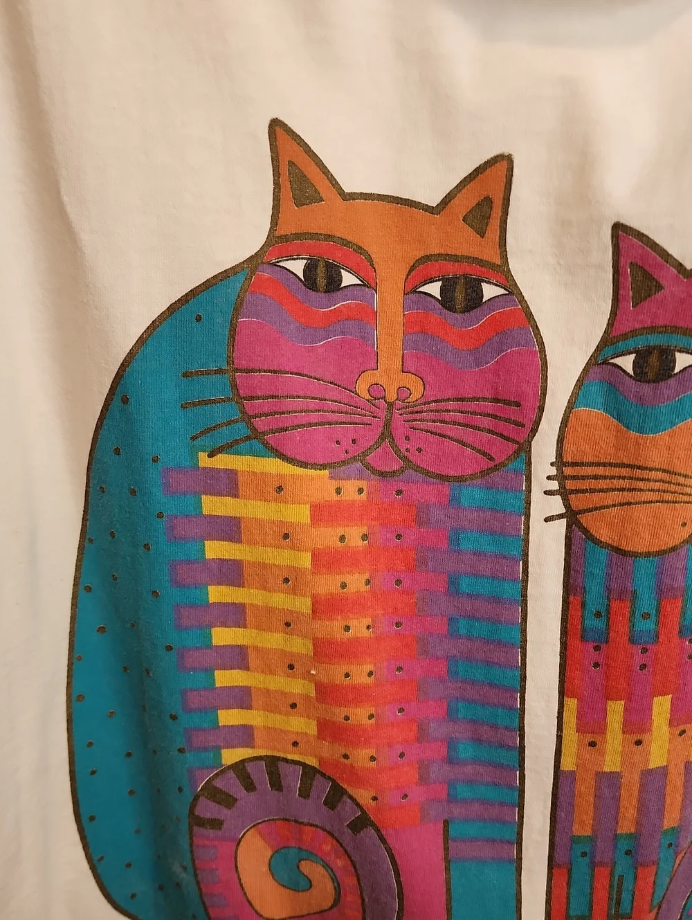 LAUREL BURCH White Cat Graphic Pet T-Shirt with Colorful Cats